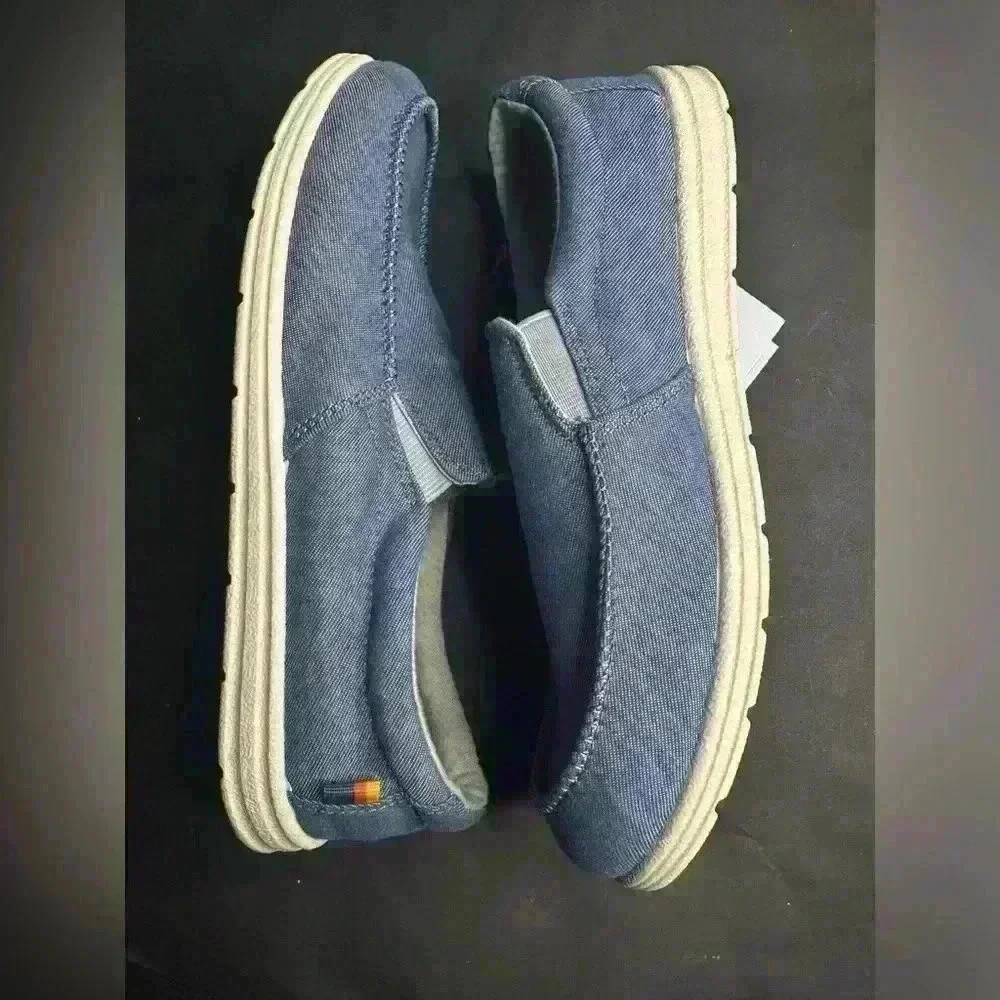 Cat and Jack shoes Unisex size 5 Slip On Tennis Shoes